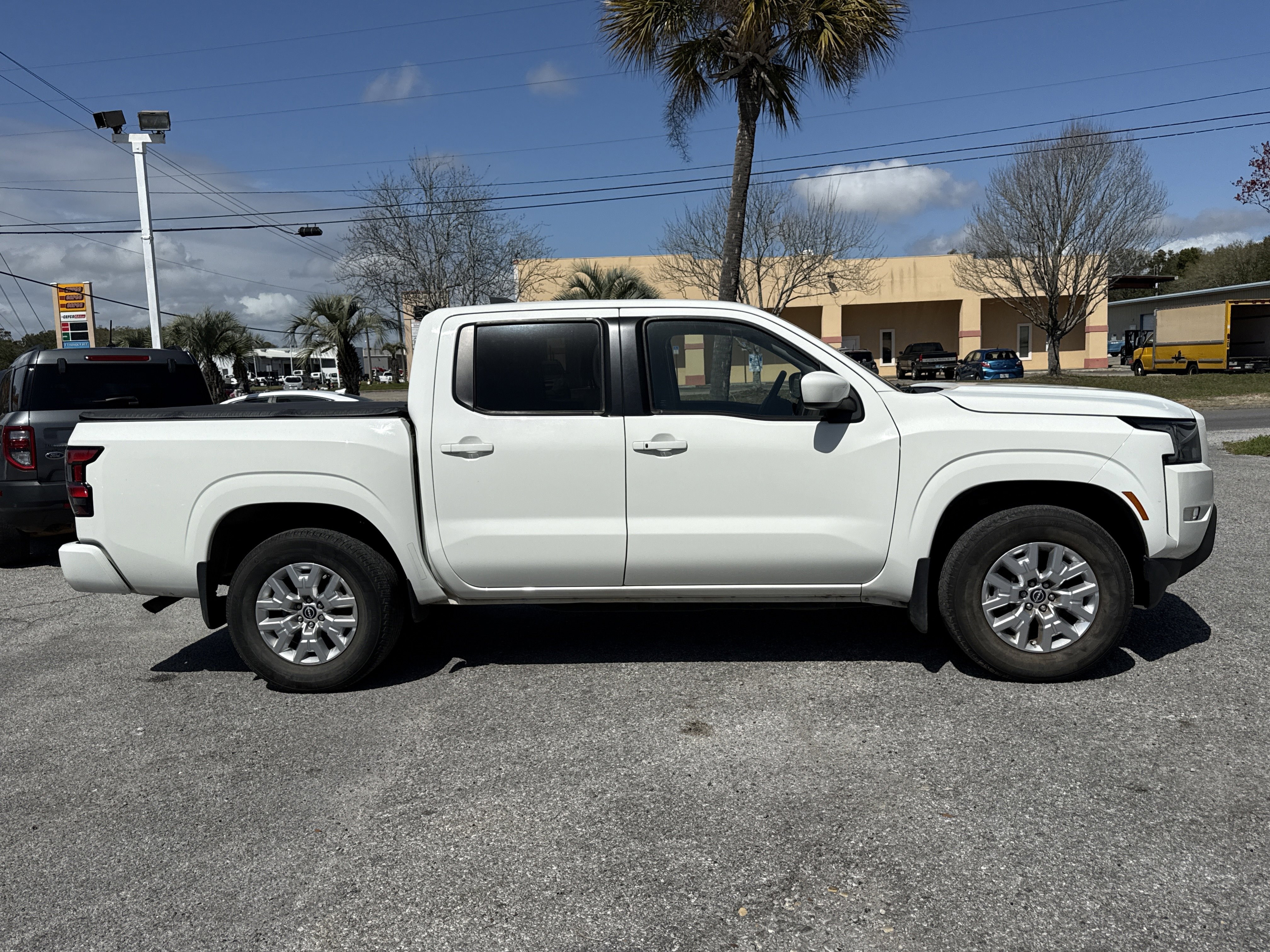 Used 2022 Nissan Frontier SV image 6