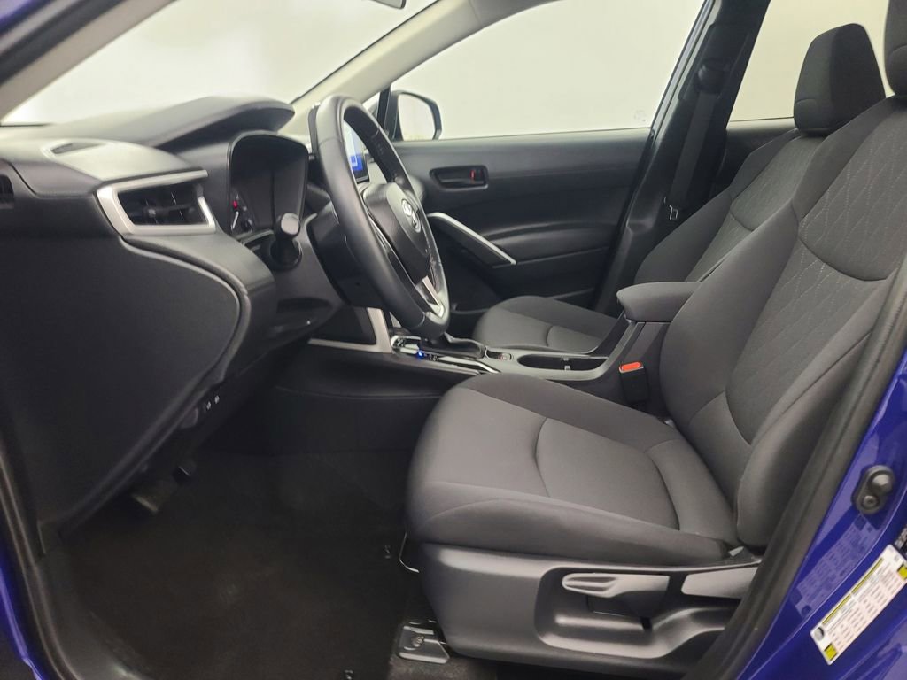 Used 2025 Toyota Corolla Cross LE image 25