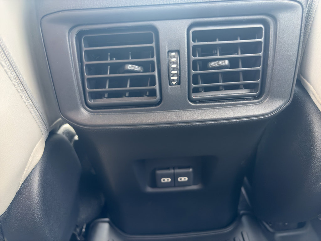 Used 2023 Toyota RAV4 XLE Premium image 14