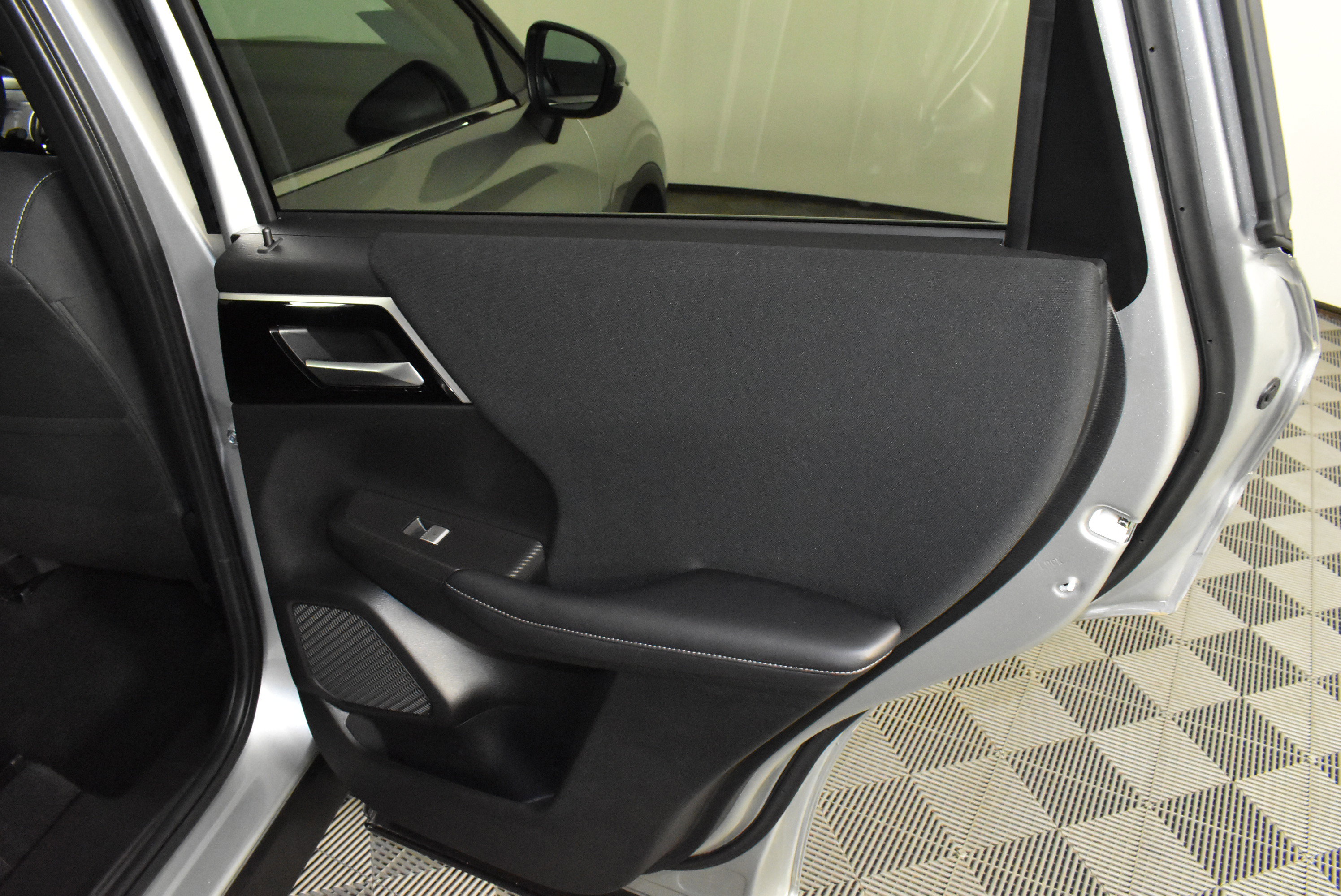 Used 2024 Mitsubishi Outlander ES image 43