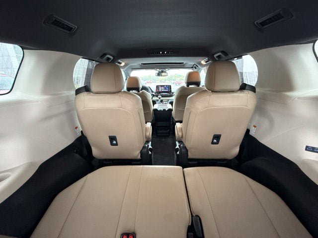Used 2024 Toyota Sienna XLE AWD/4WD image 15