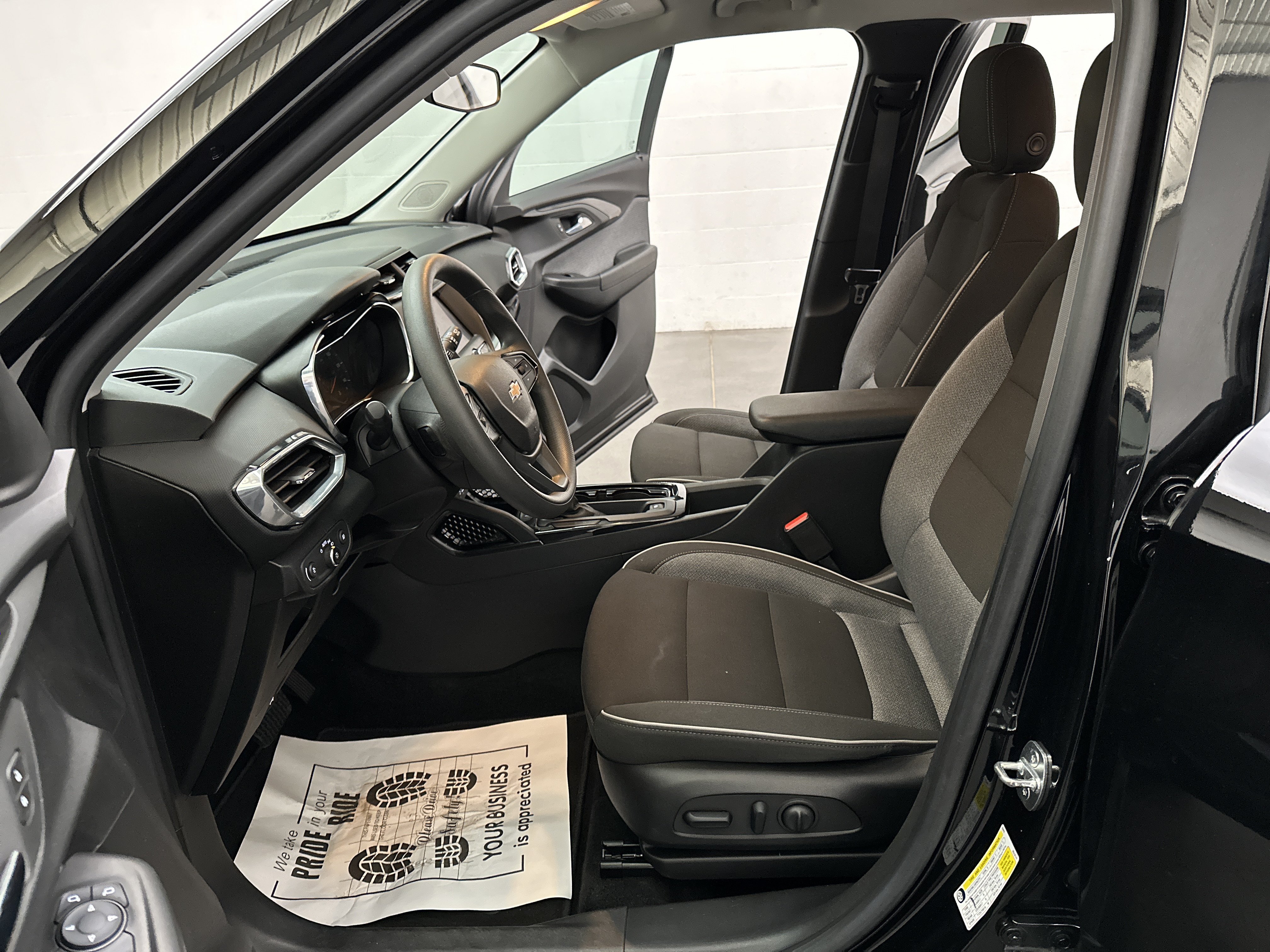 Used 2023 Chevrolet TrailBlazer LT AWD/4WD image 16