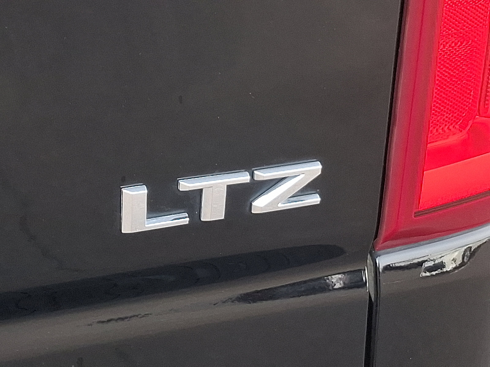 Used 2020 Chevrolet Silverado 2500 LTZ w/ LTZ Premium Package image 35