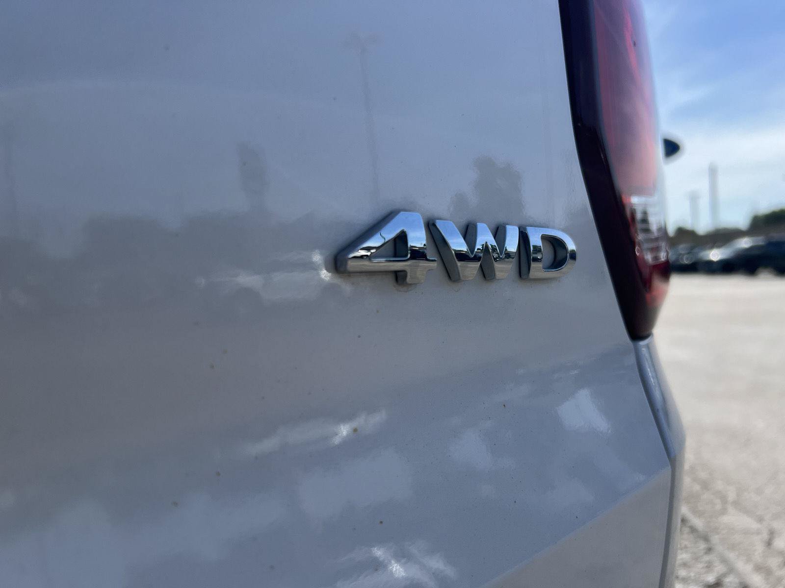 Used 2019 Ford Explorer XLT w/ Equipment Group 202A AWD/4WD image 7