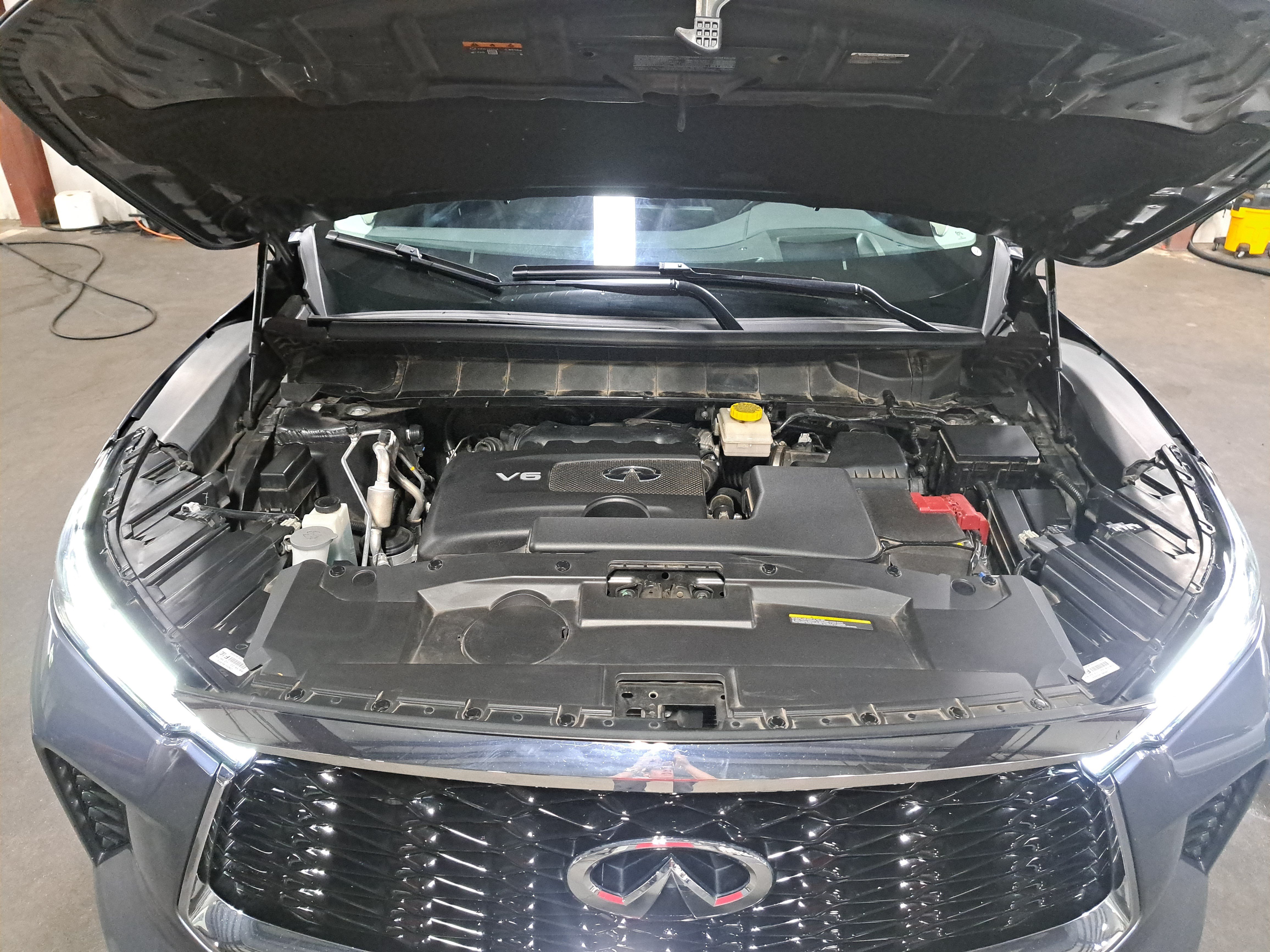 Used 2023 INFINITI QX60 Sensory w/ Vision Package AWD/4WD image 31