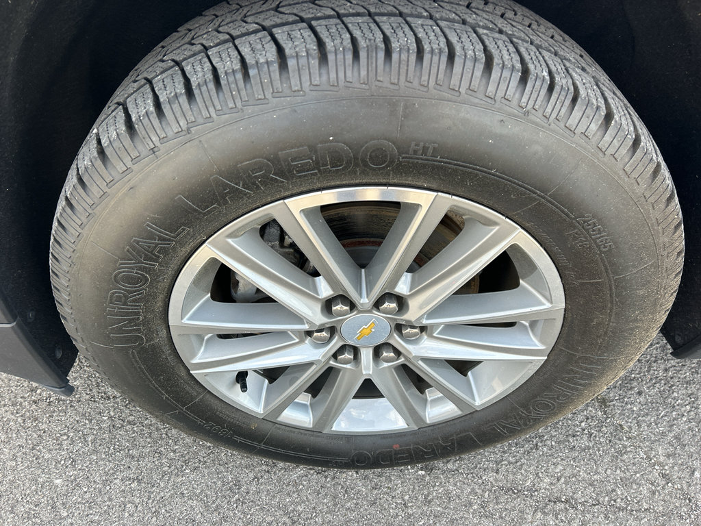 Used 2022 Chevrolet Traverse LT FWD image 11