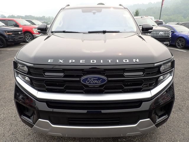 Used 2025 Ford Expedition Platinum w/ Driver's Package AWD/4WD image 12