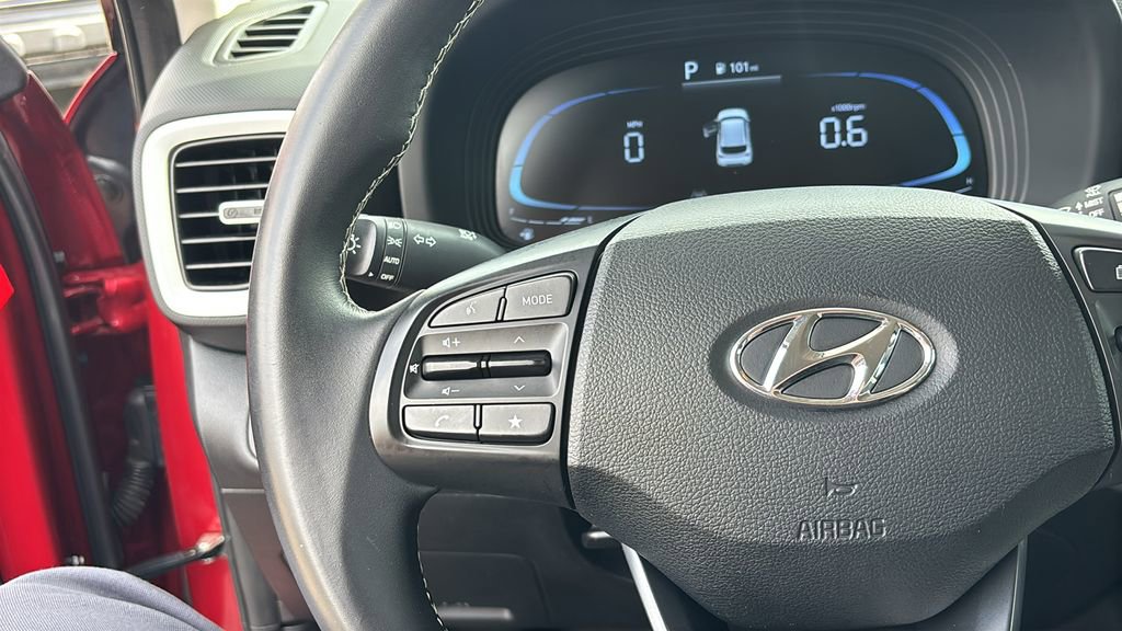 Used 2023 Hyundai Venue Limited FWD image 17