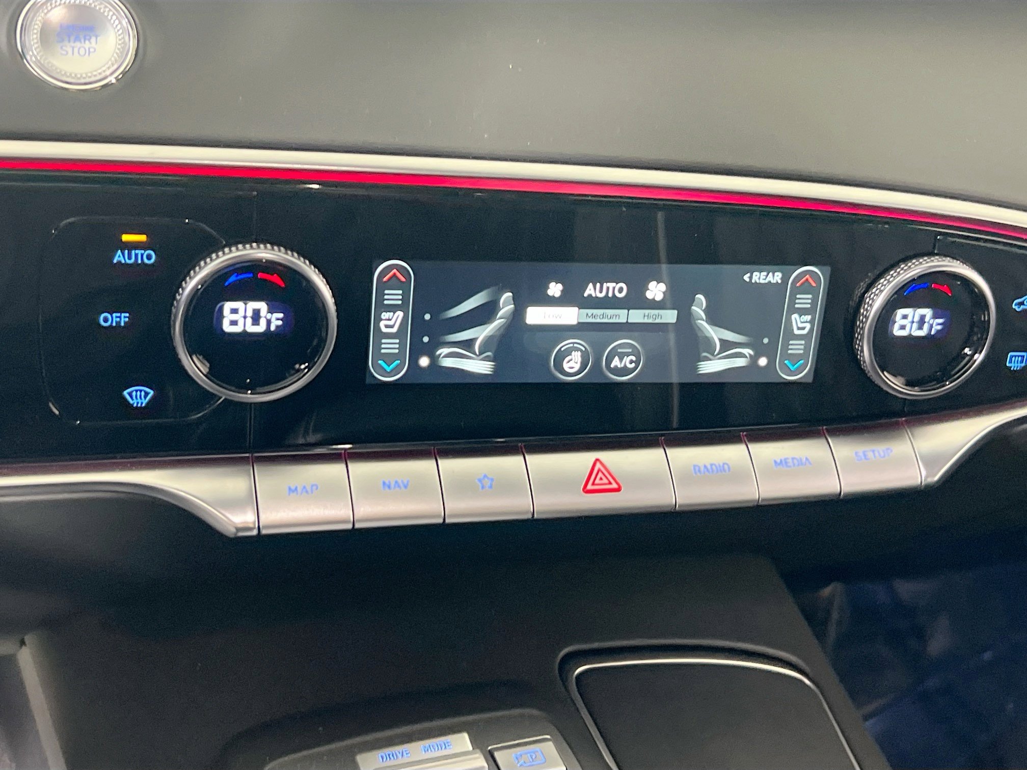 Used 2025 Genesis GV70 3.5T Sport w/ Sport Advanced Package image 16