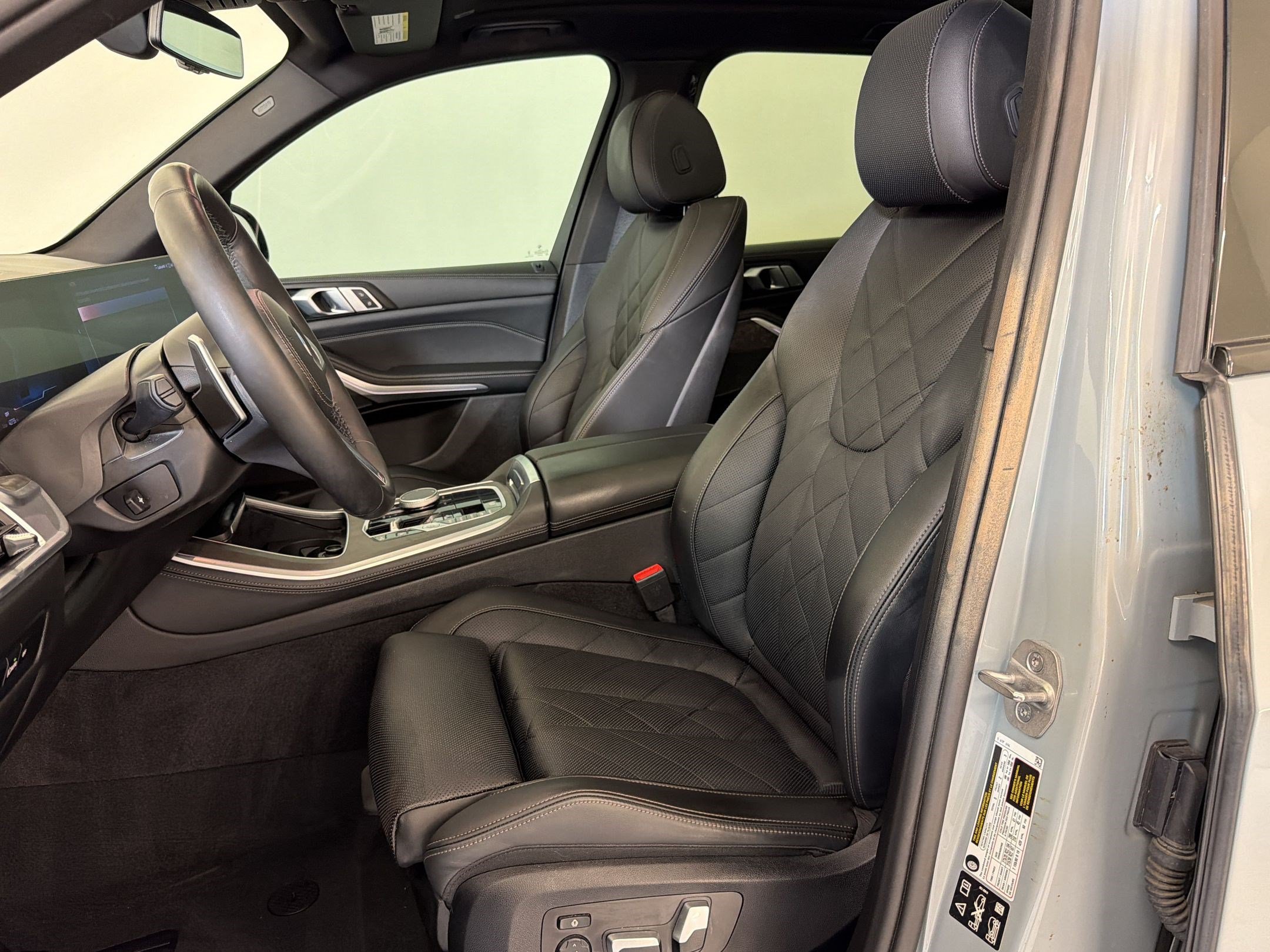 Used 2024 BMW X5 xDrive40i w/ M Sport Package AWD/4WD image 5