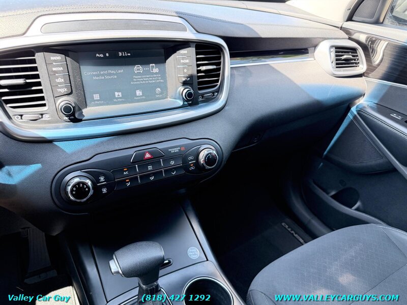 Used 2019 Kia Sorento FWD image 13