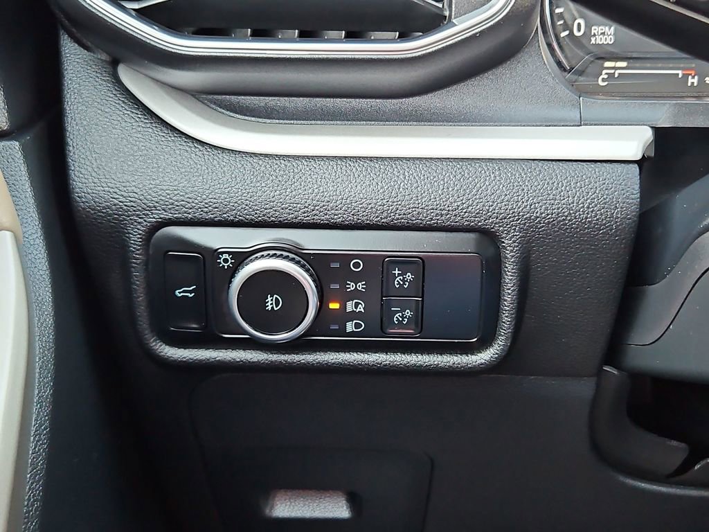 Used 2024 Ford Explorer XLT w/ Equipment Group 202A image 16