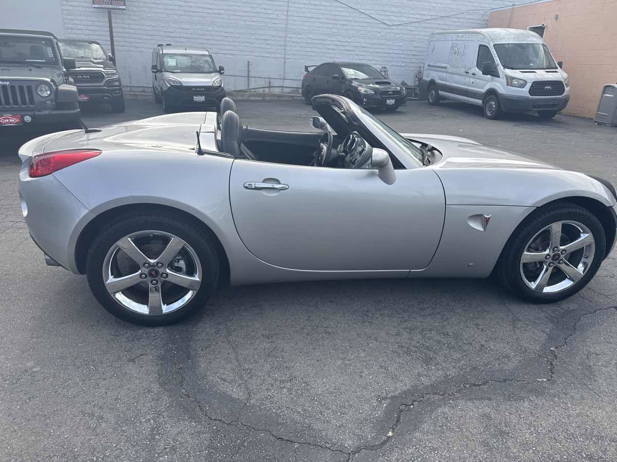 Used 2008 Pontiac Solstice Convertible w/ Premium Package RWD image 10