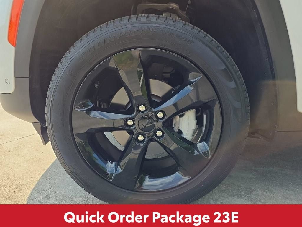 Used 2023 Jeep Grand Cherokee Limited w/ Luxury Tech Group II RWD image 5
