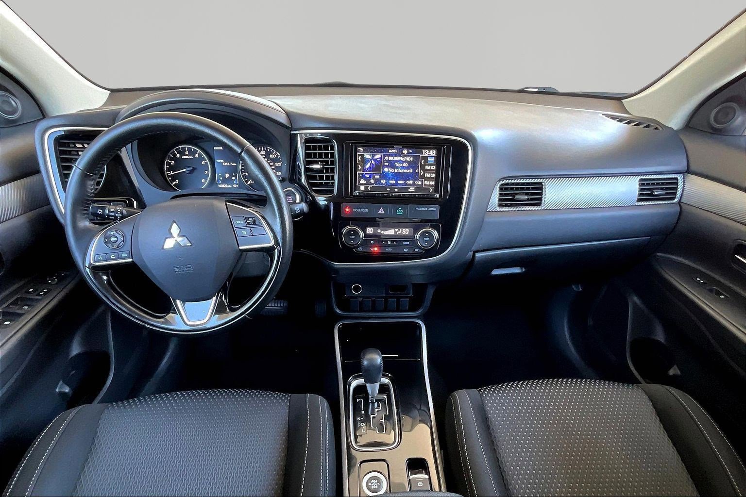 Used 2017 Mitsubishi Outlander SE image 7