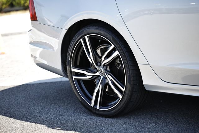 Used 2020 Volvo S90 T6 R-Design w/ Advanced Package AWD/4WD image 5