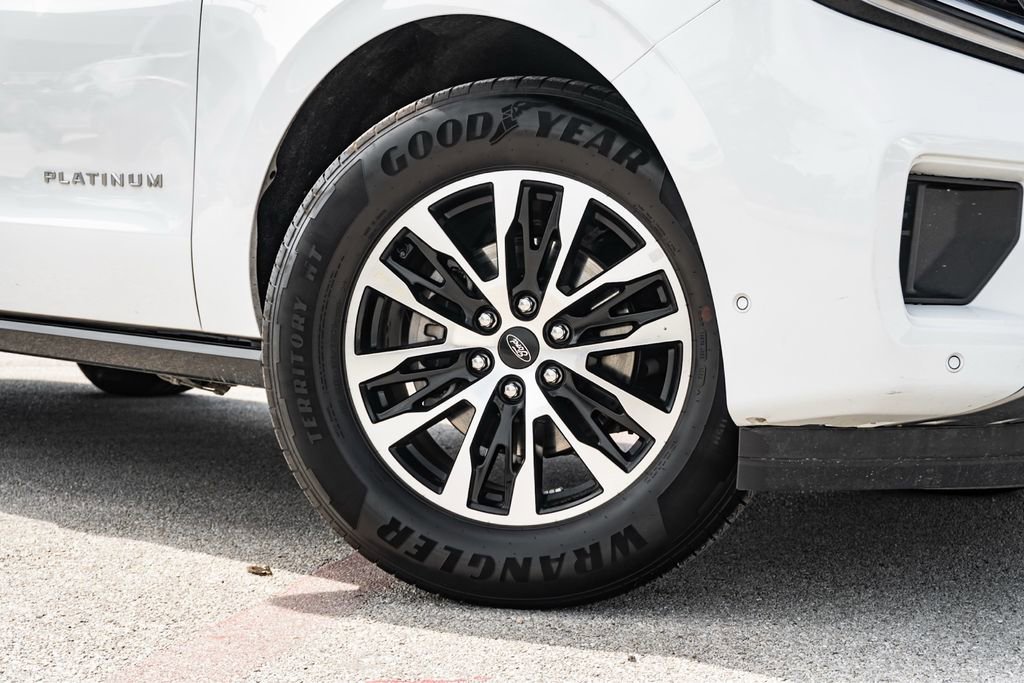 Used 2025 Ford Expedition Max Platinum AWD/4WD image 2
