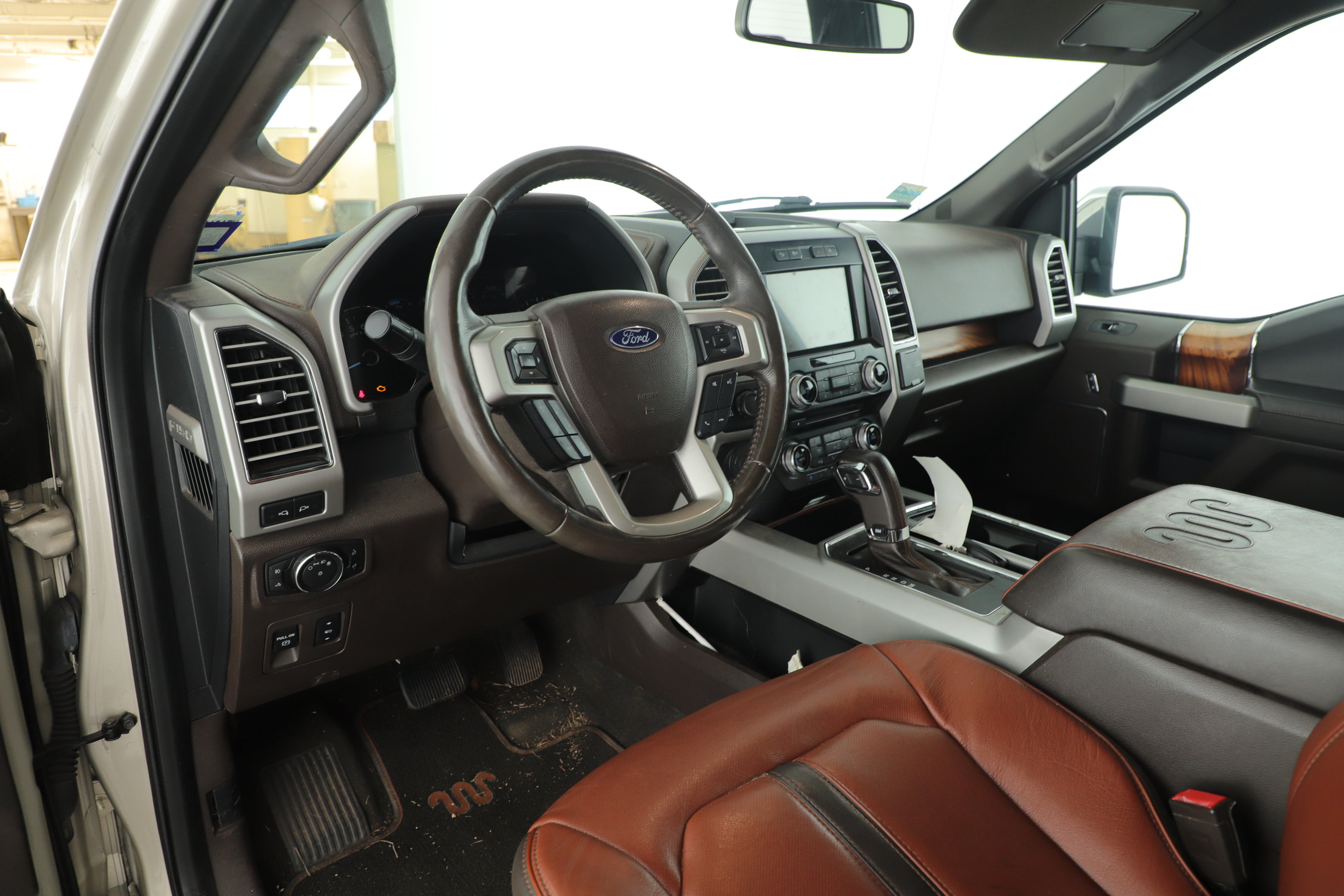 Used 2018 Ford F150 King Ranch w/ Equipment Group 601A Luxury AWD/4WD image 8