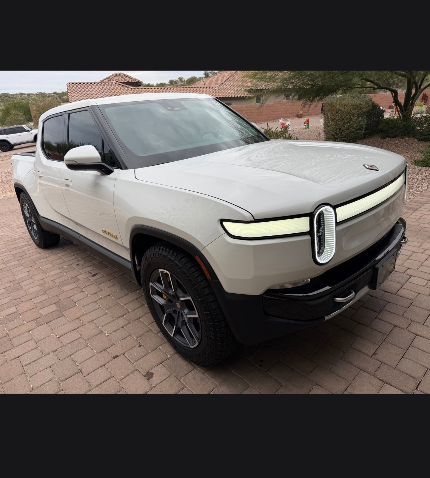 Used 2022 Rivian R1T Adventure AWD/4WD image 2