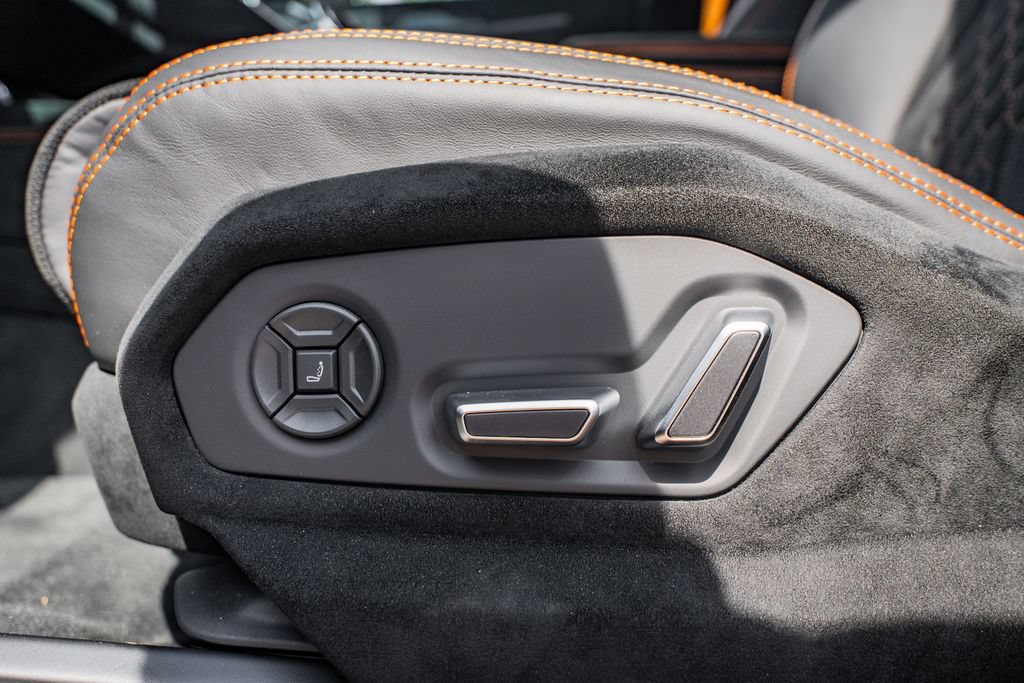 Used 2024 Lamborghini Urus Performante AWD/4WD image 24