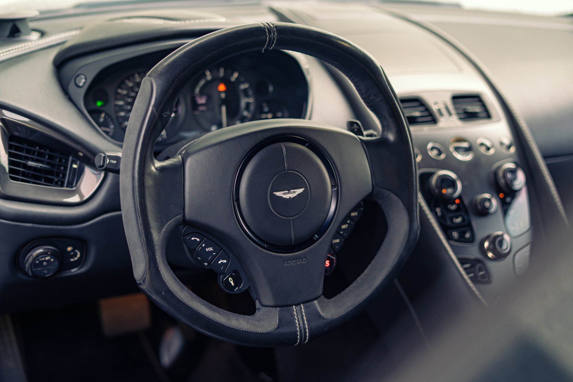 Used 2014 Aston Martin Vanquish Coupe RWD image 6