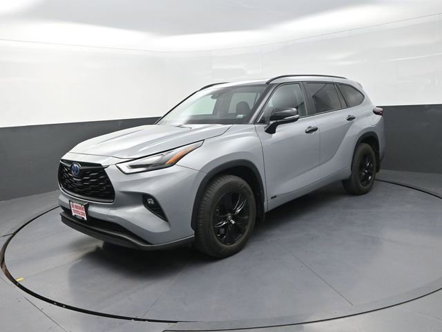 Used 2024 Toyota Highlander XLE image 3