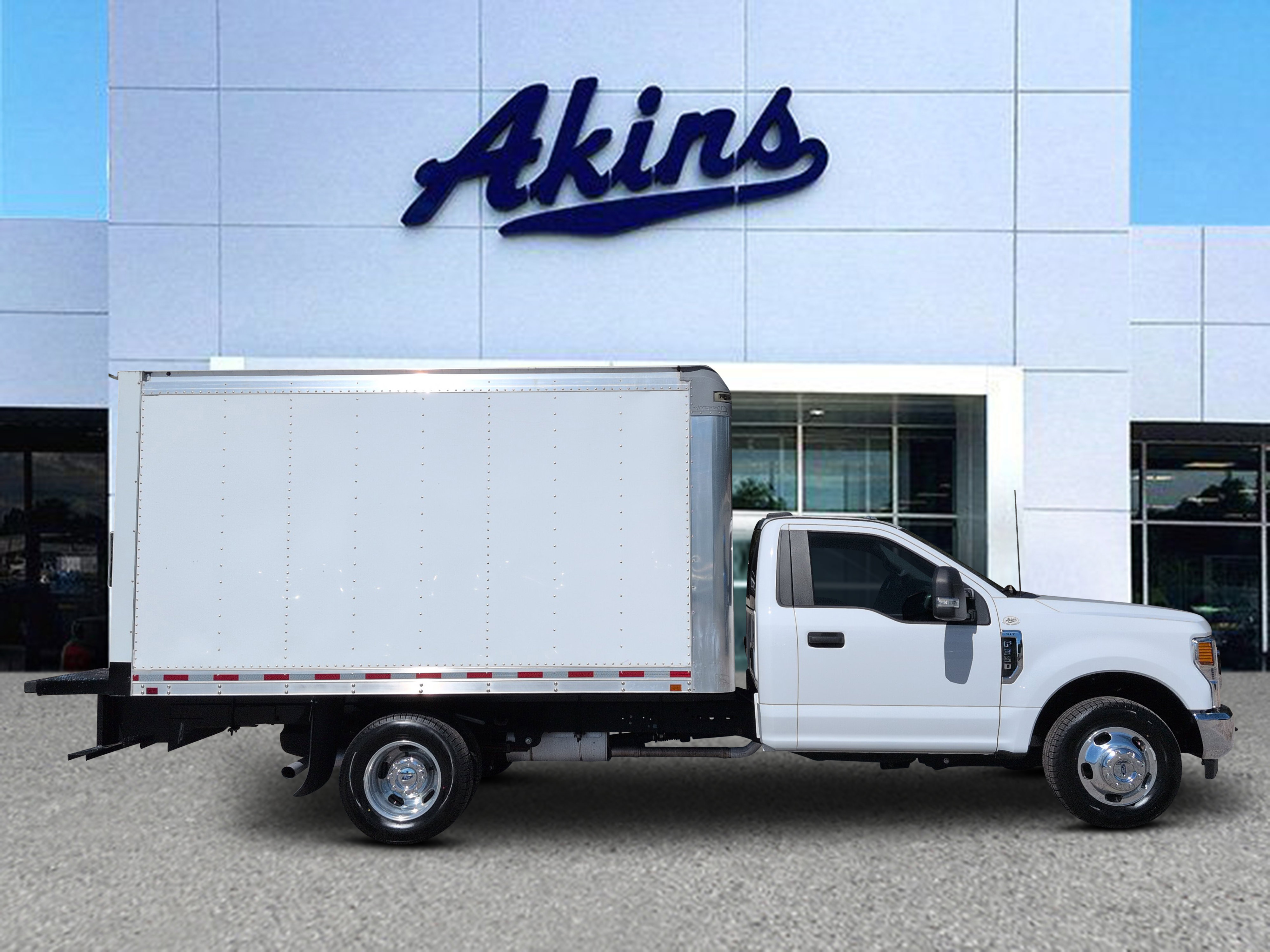 Used 2022 Ford F350 XLT RWD image 1
