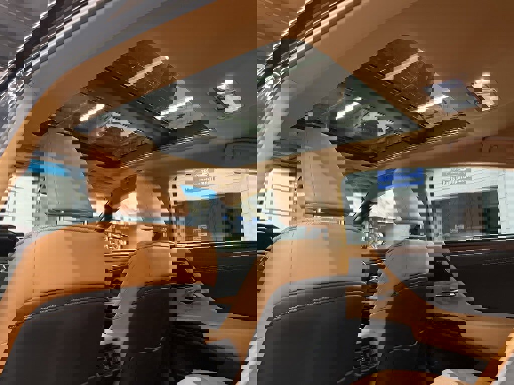 Used 2024 Lexus ES 350 Ultra Luxury w/ Accessory Package (Z2) image 28