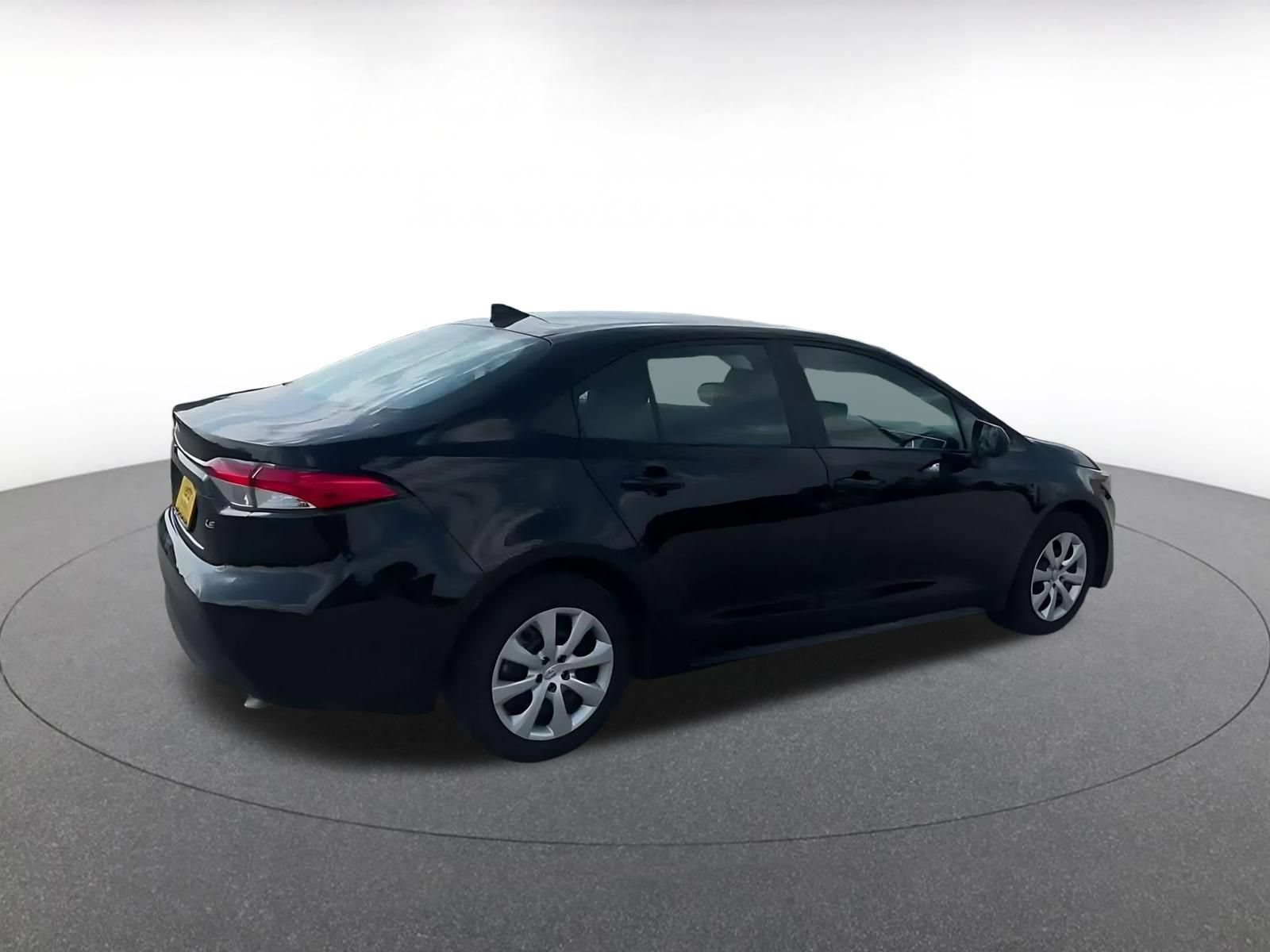 Used 2025 Toyota Corolla LE FWD image 15
