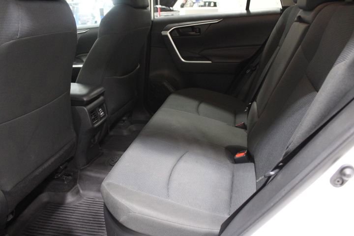 Used 2021 Toyota RAV4 LE image 22