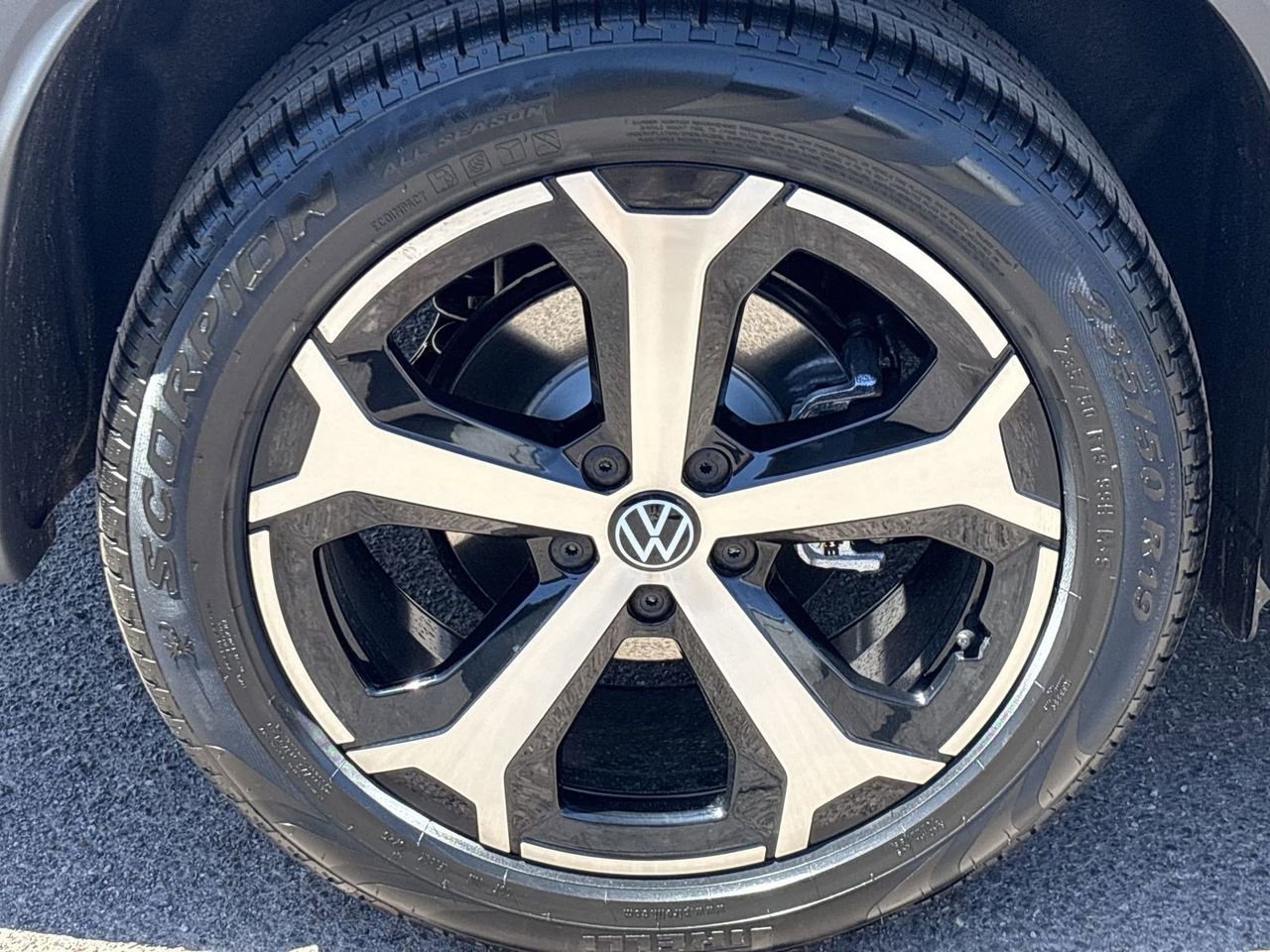 New 2026 Volkswagen Tiguan SE FWD image 6