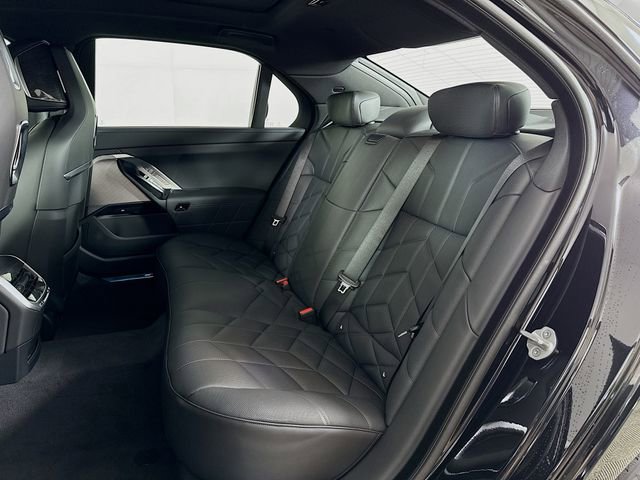 Used 2025 BMW 760i xDrive 760i xDrive image 26