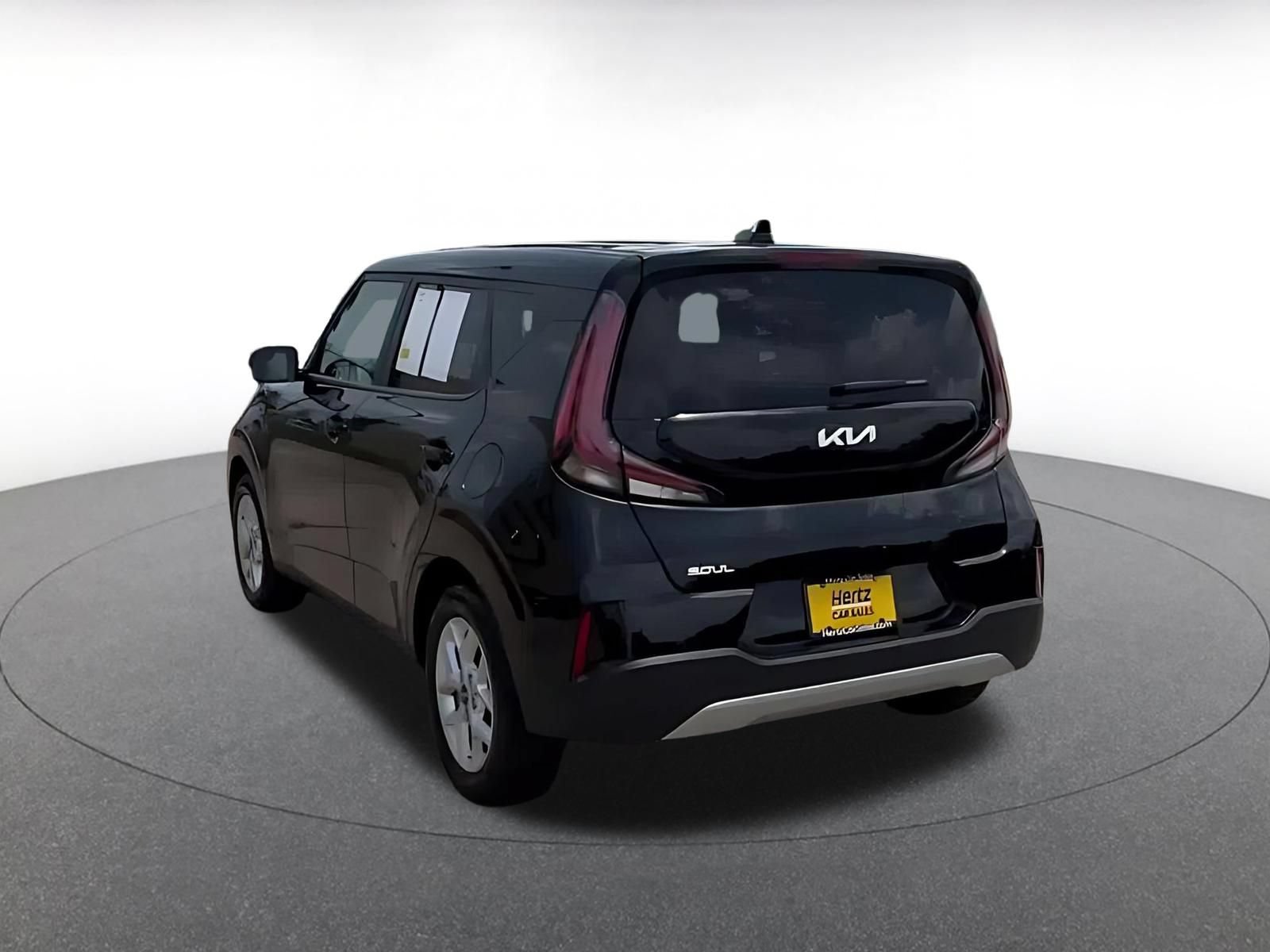 Used 2025 Kia Soul LX w/ LX Technology Package FWD image 9