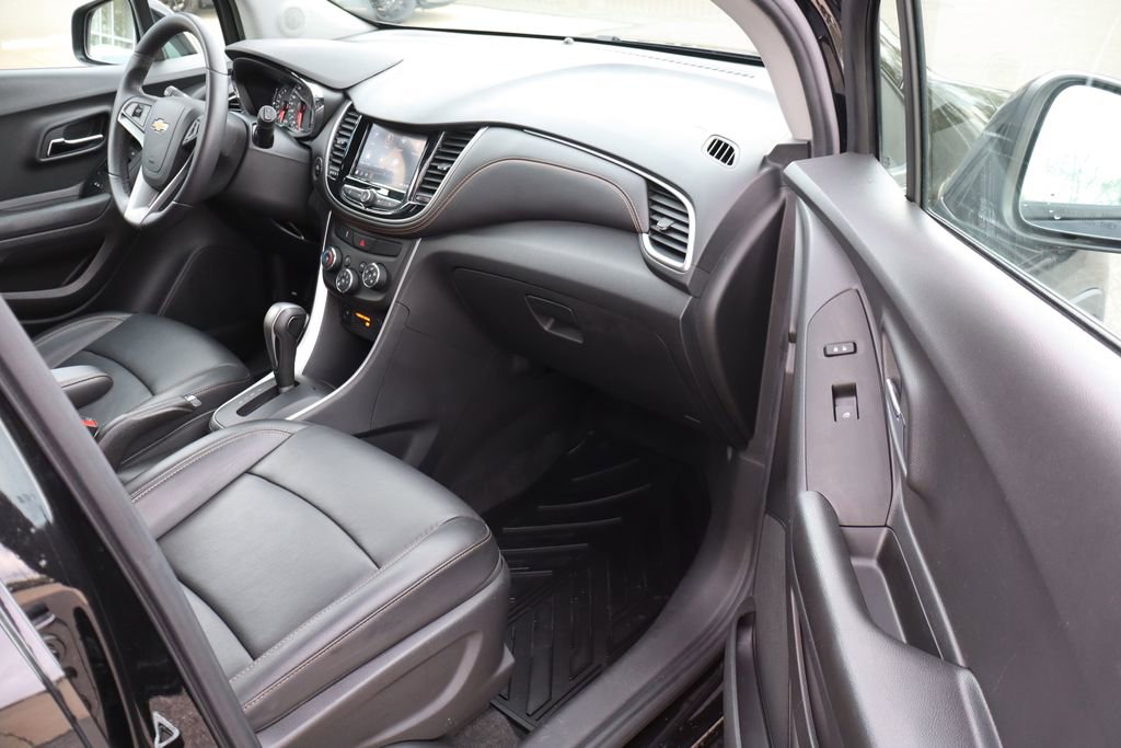 Used 2022 Chevrolet Trax LT w/ Premium Seat Package AWD/4WD image 41