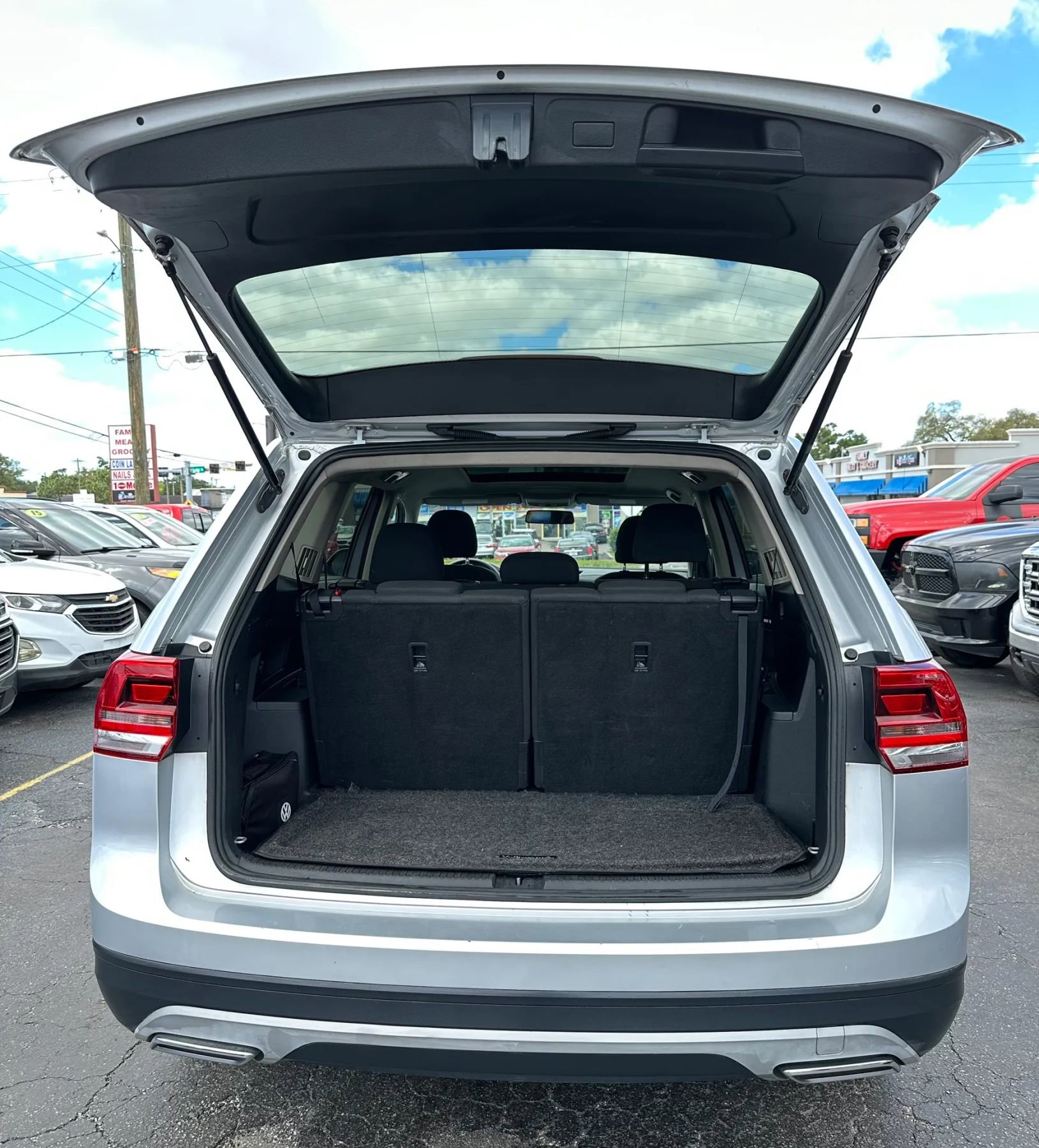 Used 2018 Volkswagen Atlas Launch Edition FWD image 21