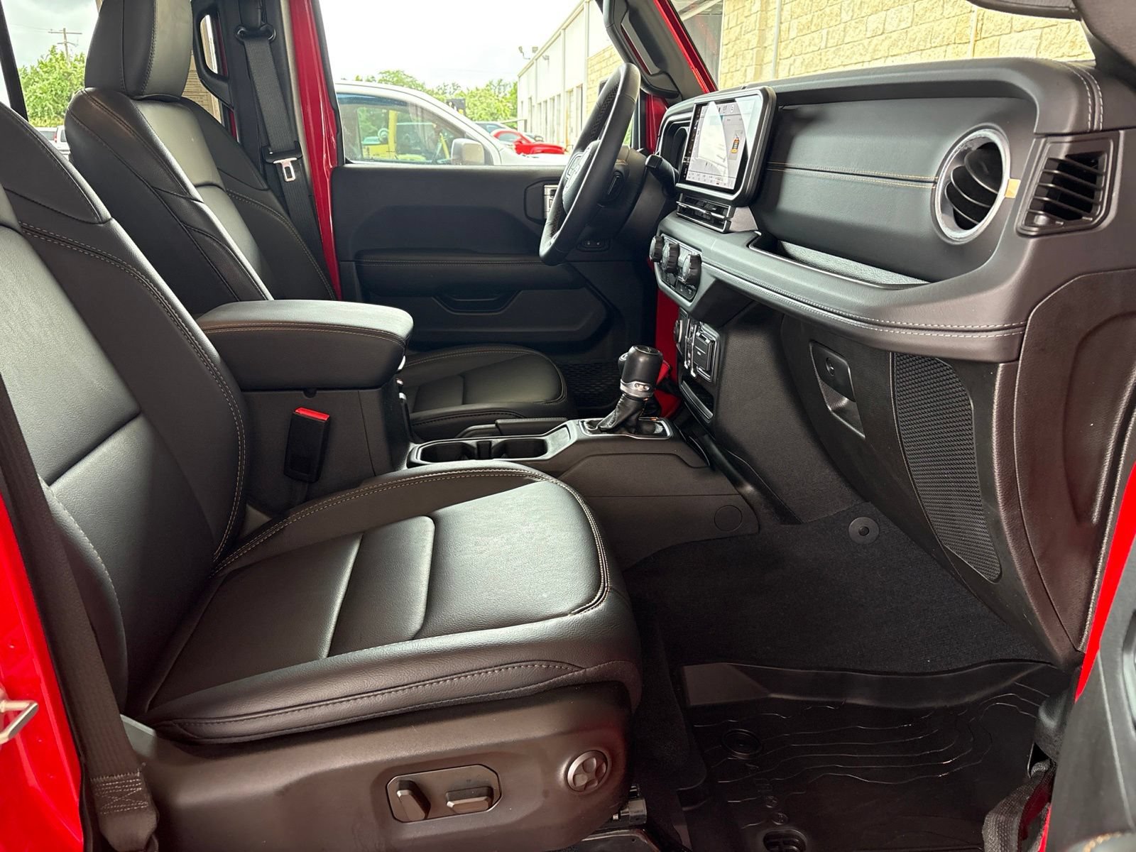 Used 2024 Jeep Gladiator Sport AWD/4WD image 17