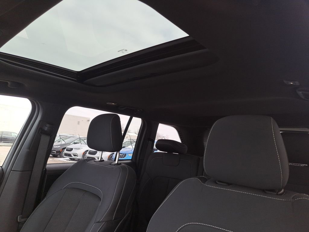 New 2026 Jeep Grand Cherokee Laredo image 13