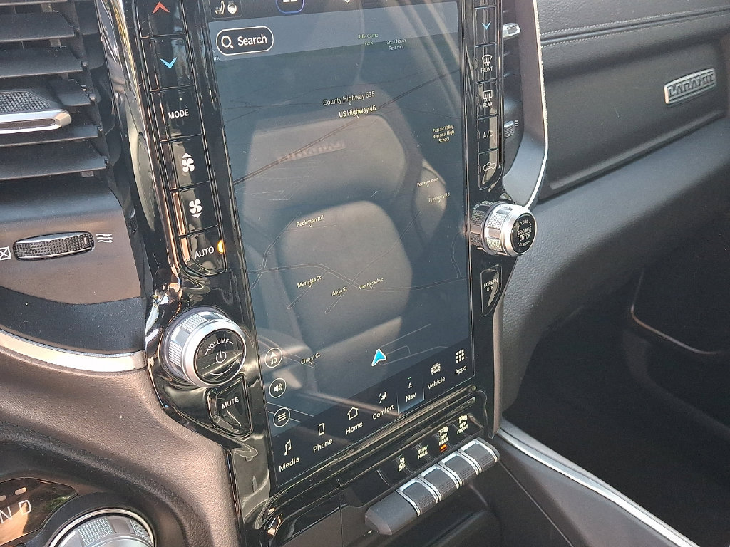Used 2024 RAM 1500 Laramie AWD/4WD image 16