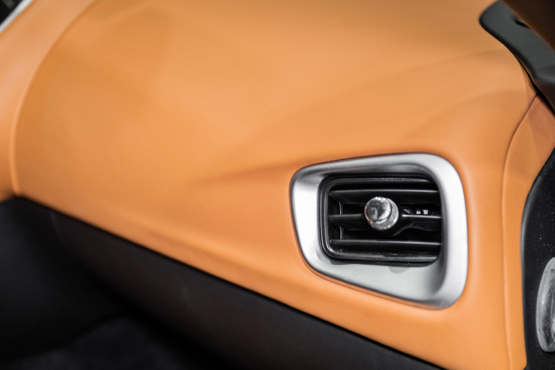 Used 2017 Aston Martin DB11 V12 image 35