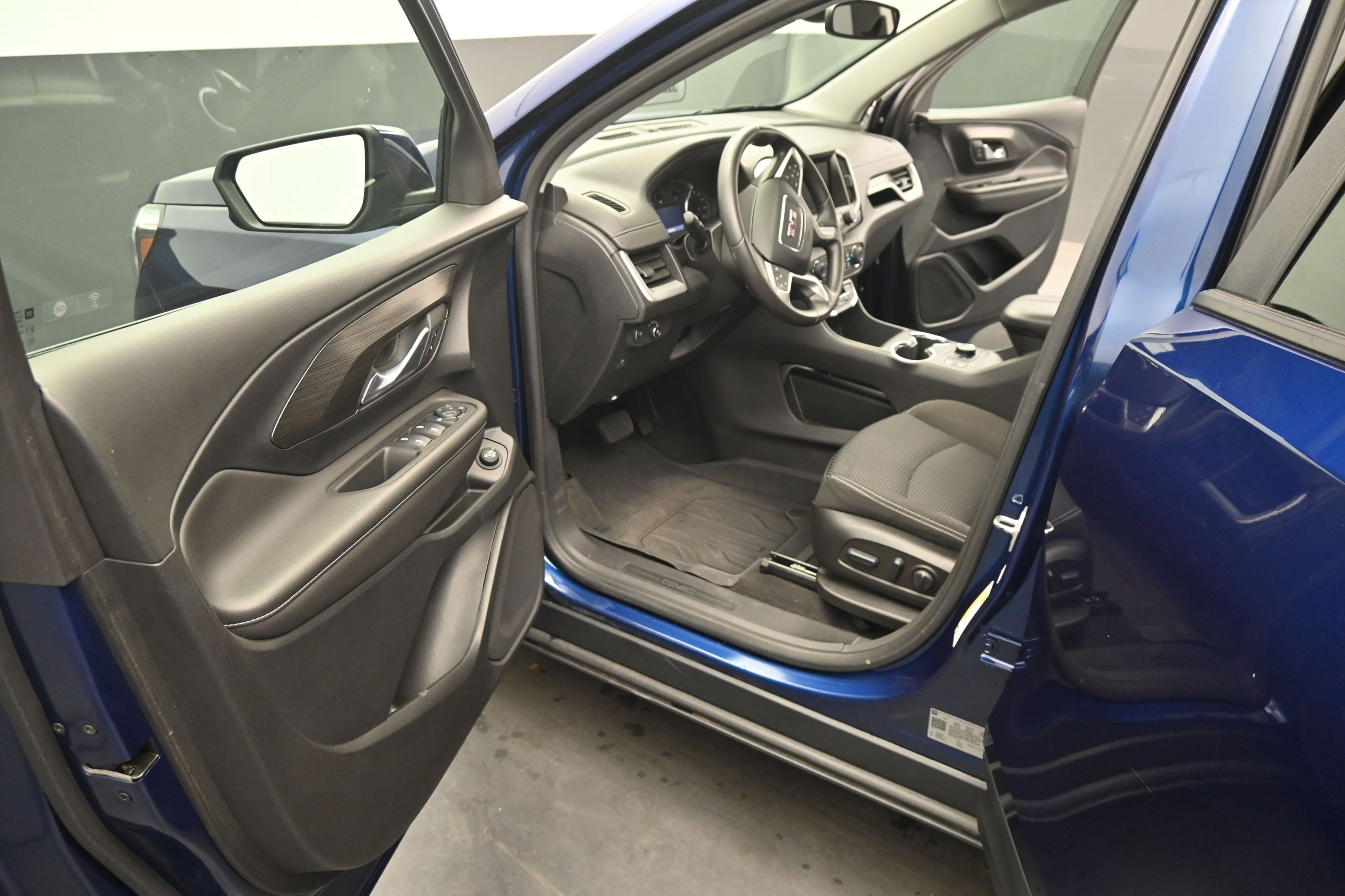 Certified 2022 GMC Terrain SLE w/ Driver Convenience Package FWD image 16