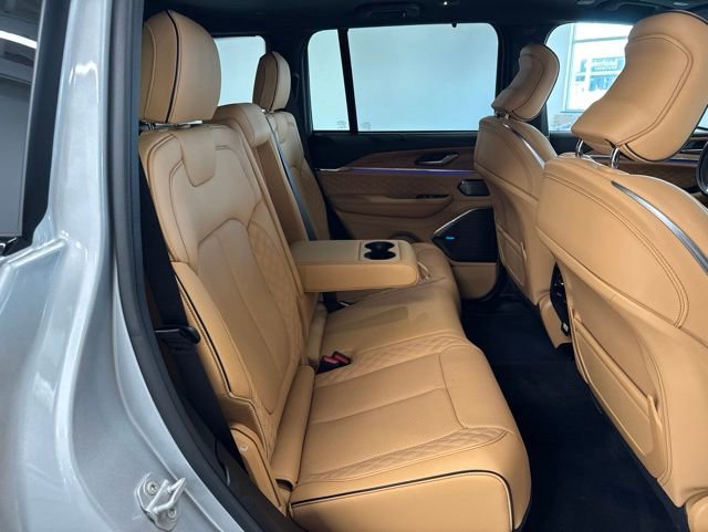 Used 2025 Jeep Grand Cherokee Summit AWD/4WD image 31