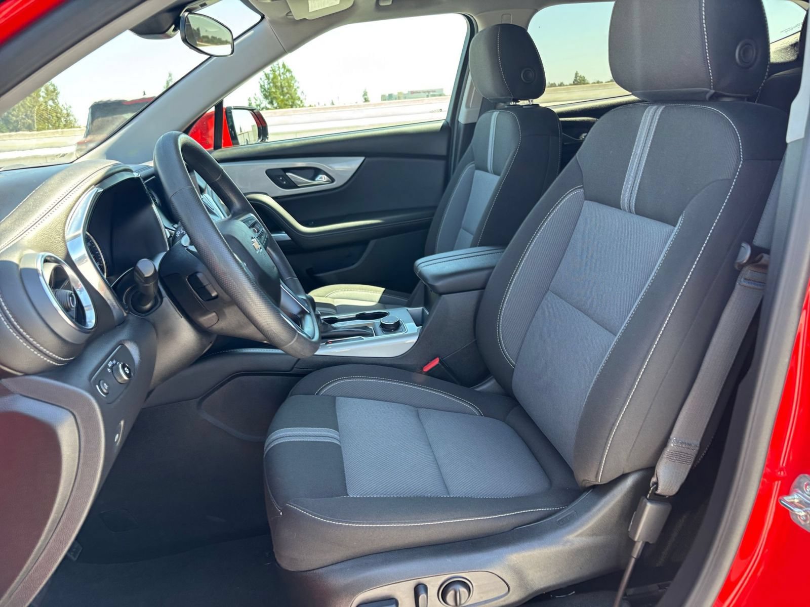 Used 2025 Chevrolet Blazer LT FWD image 28