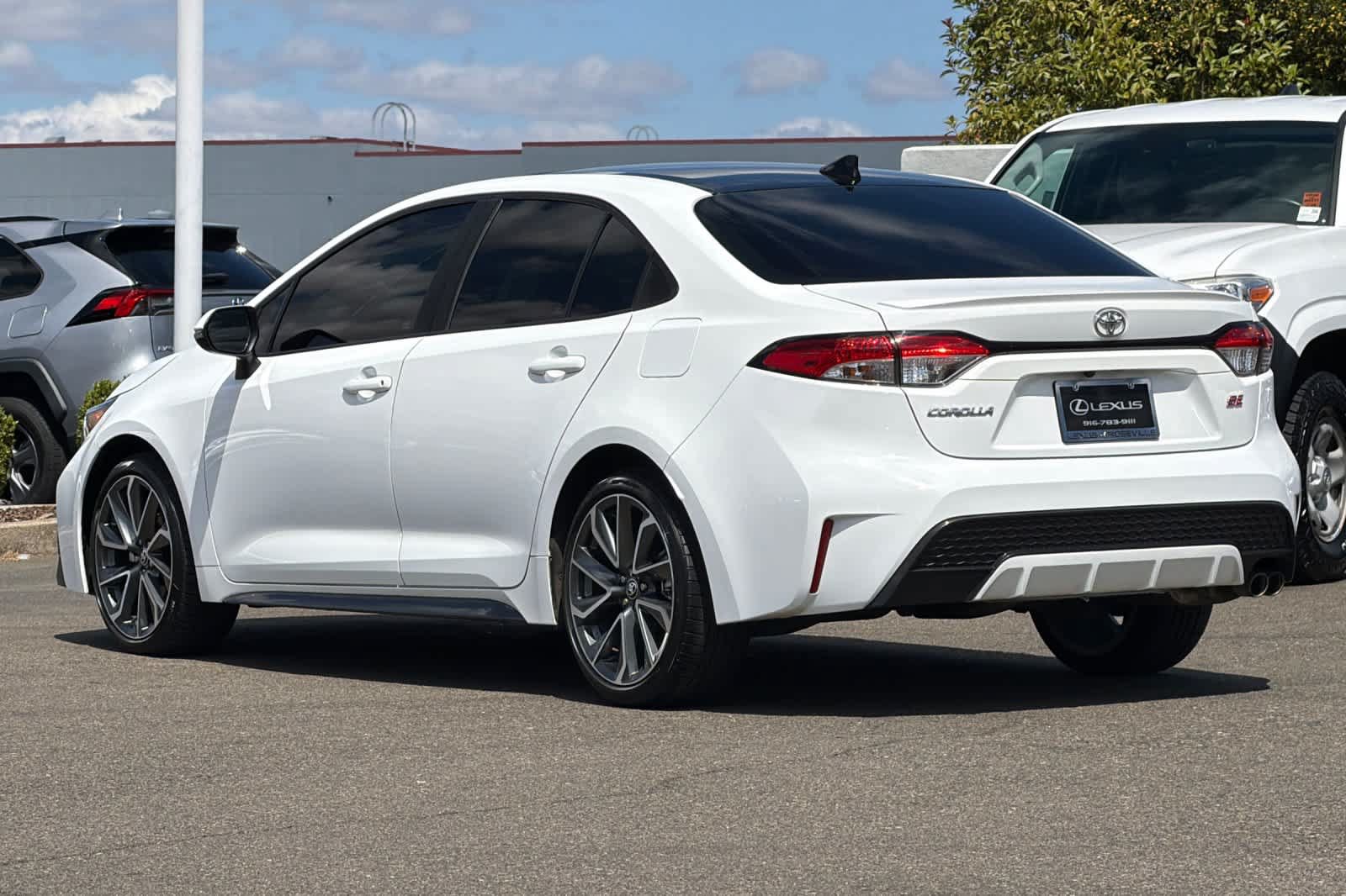 Used 2022 Toyota Corolla SE w/ SE Premium Package FWD image 7