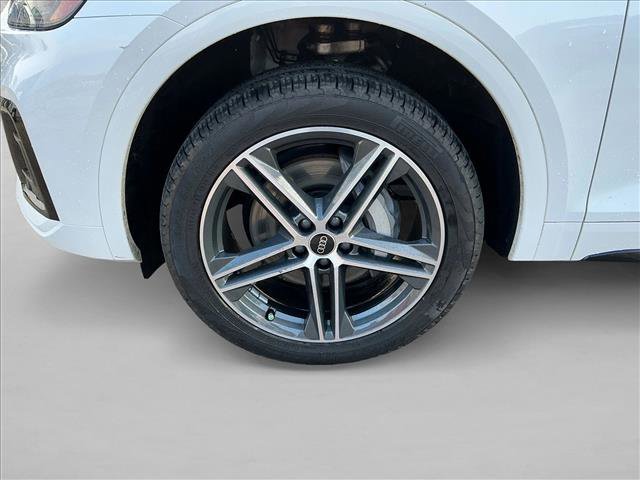 Used 2023 Audi Q5 e Premium Plus w/ Premium Plus Package image 9