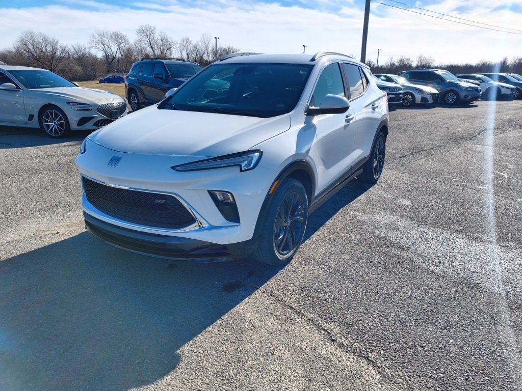 Used 2024 Buick Encore GX Sport Touring image 1