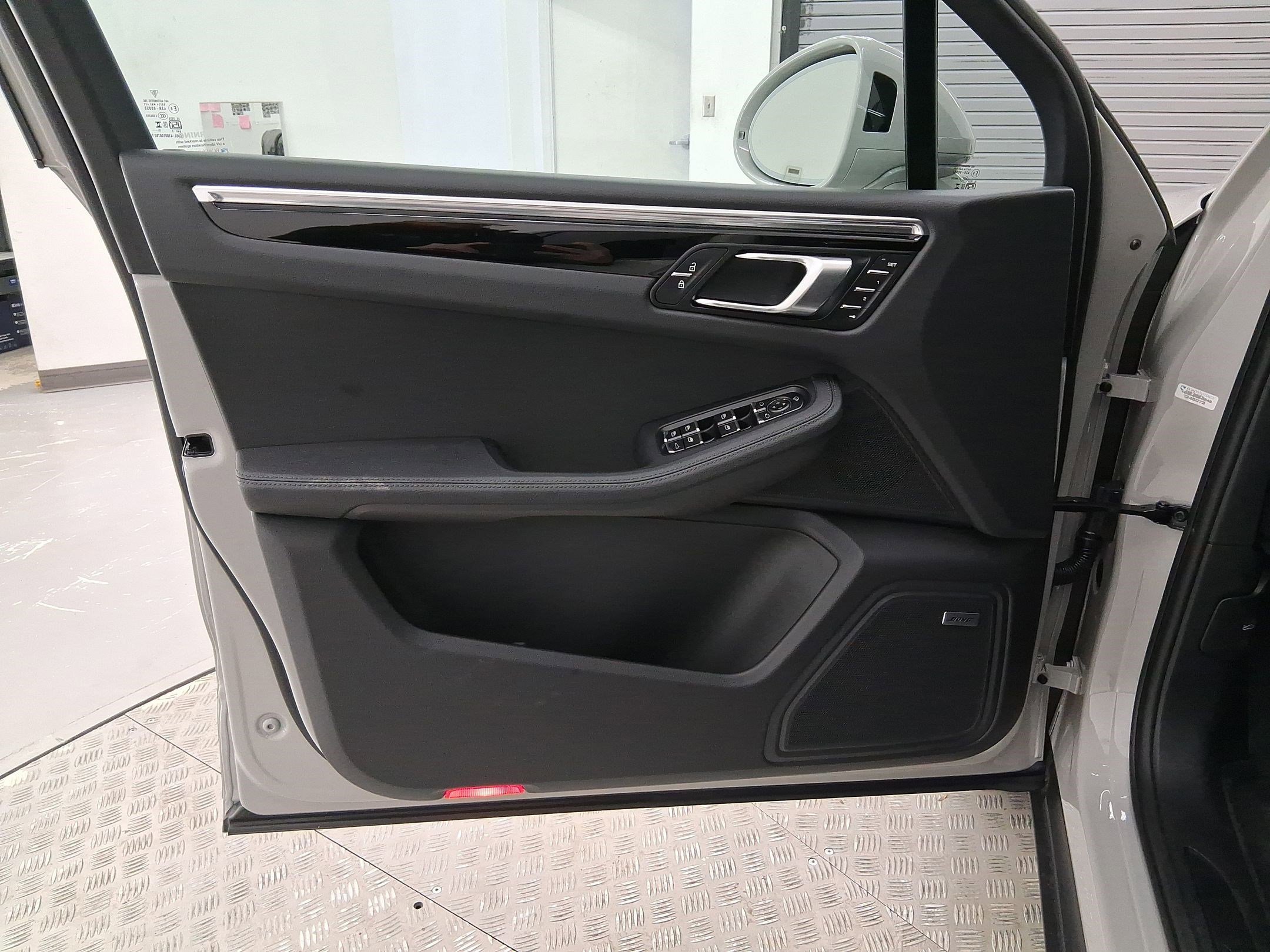 New 2026 Porsche Macan image 23