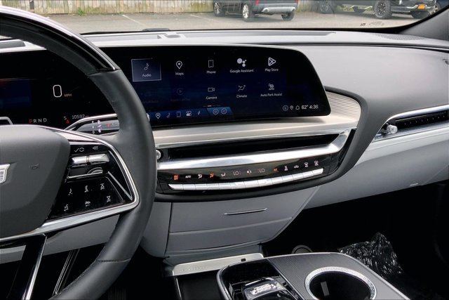 Used 2024 Cadillac Lyriq Luxury AWD/4WD image 5
