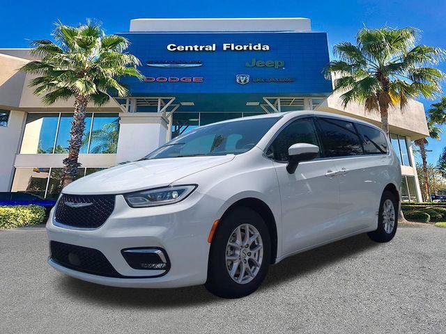 Certified 2023 Chrysler Pacifica Touring-L FWD image 9
