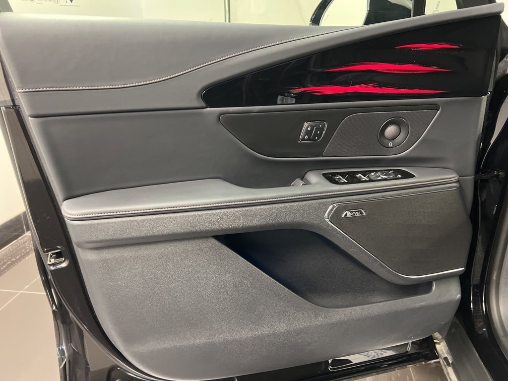 Certified 2025 Lincoln Nautilus Premier w/ Equipment Group 102A image 30