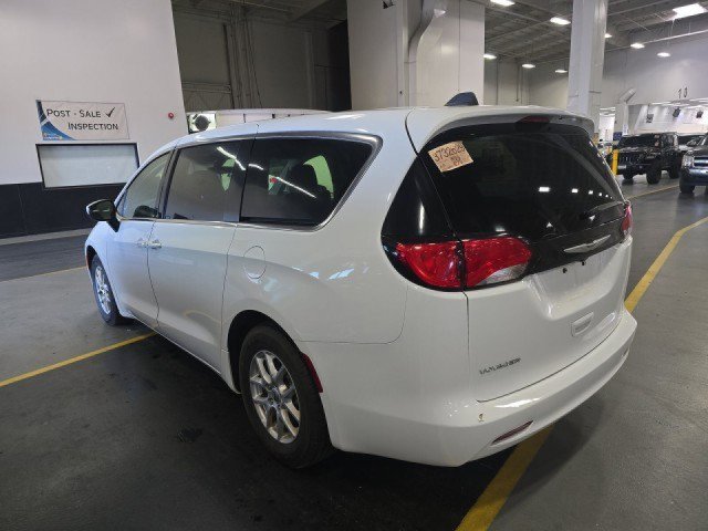 Used 2022 Chrysler Voyager LX FWD image 4